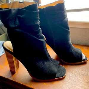 Black opened toe boots